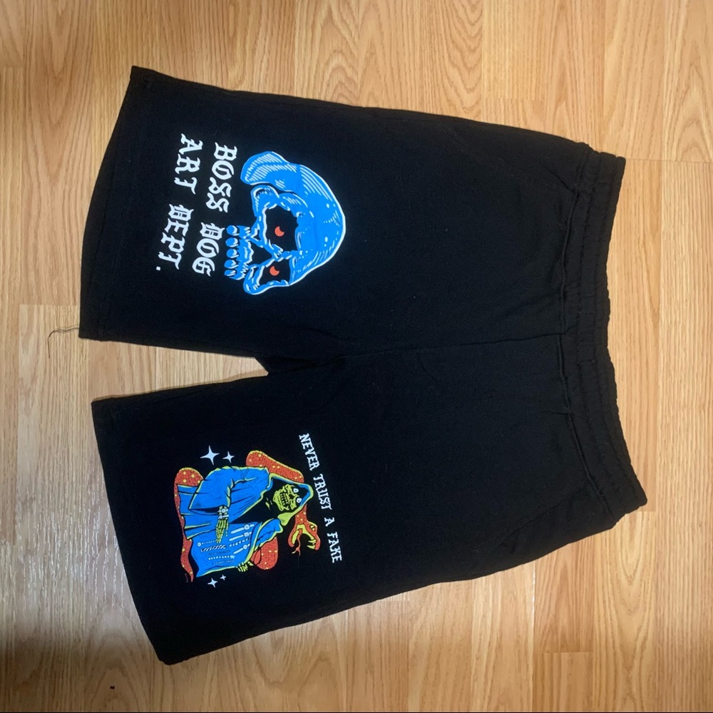 Mens Never Trust Boss Dog Shorts S.